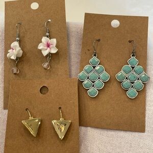 💐5/25 3 pair lot bundle Hawaiian flower dangle drop gold triangle simple